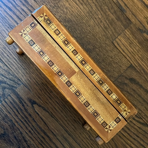 Vintage Wood Box w/ Inlay Scotty Dogs & Border - Picture 4 of 11